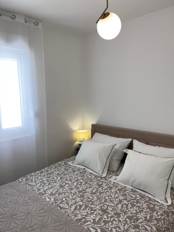 Modern Olive 30 Meters From The In Apartment