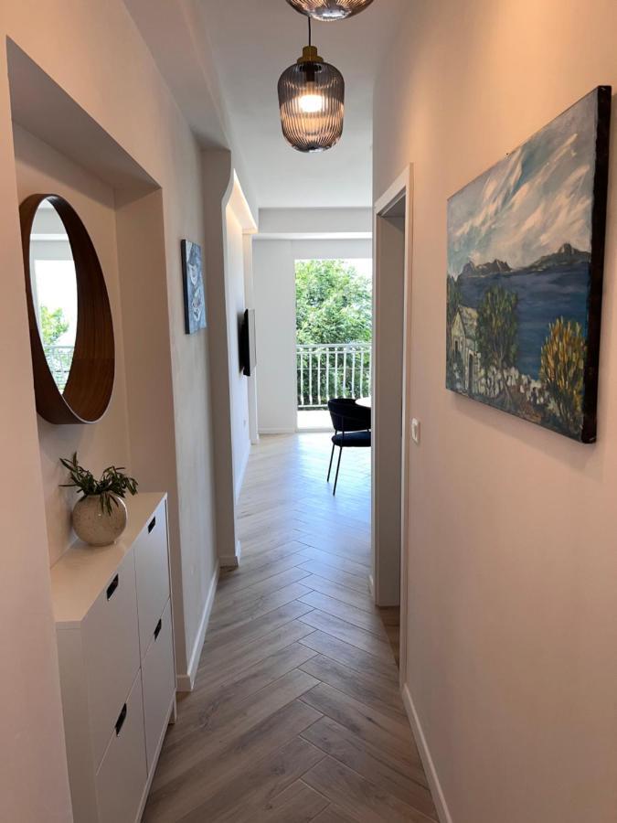 Modern Olive 30 Meters From The In Apartment