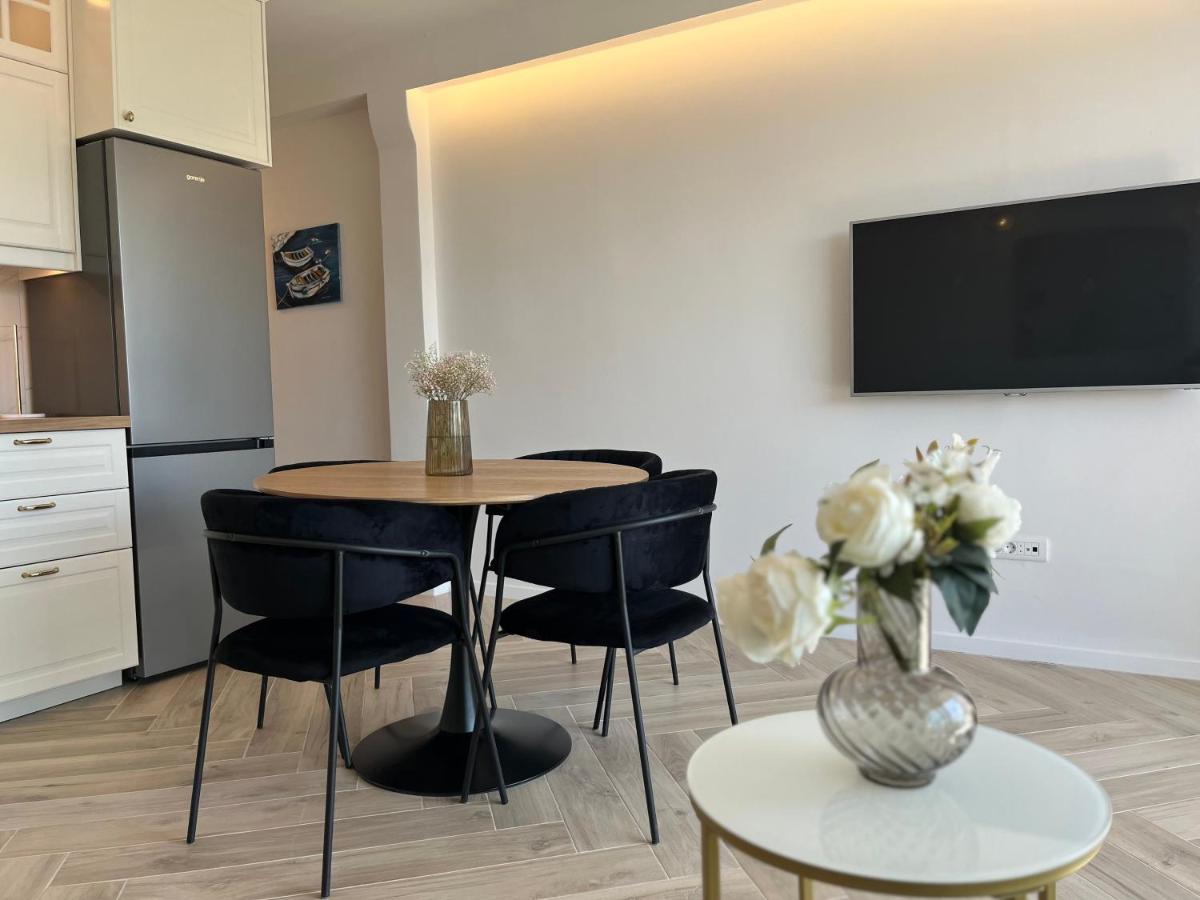 Modern Olive 30 Meters From The In Apartment