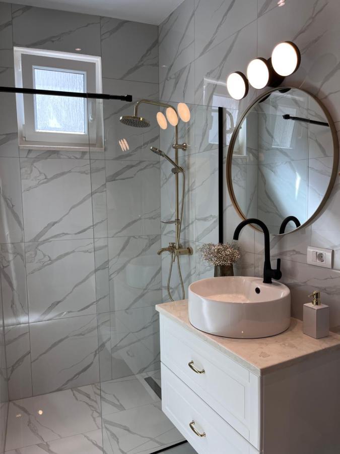 Apartament Modern Olive 30 Meters From The In *
